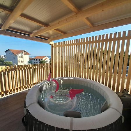 Ferienwohnung Tiny House Lily With Jacuzzi Sveti Filip i Jakov Exterior foto