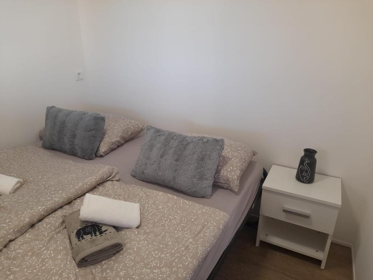 Ferienwohnung Tiny House Lily With Jacuzzi Sveti Filip i Jakov Exterior foto