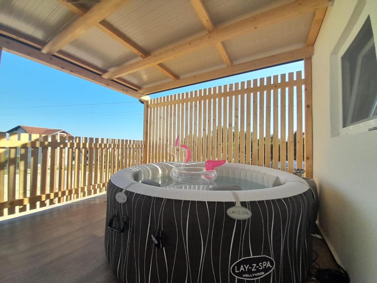 Ferienwohnung Tiny House Lily With Jacuzzi Sveti Filip i Jakov Exterior foto