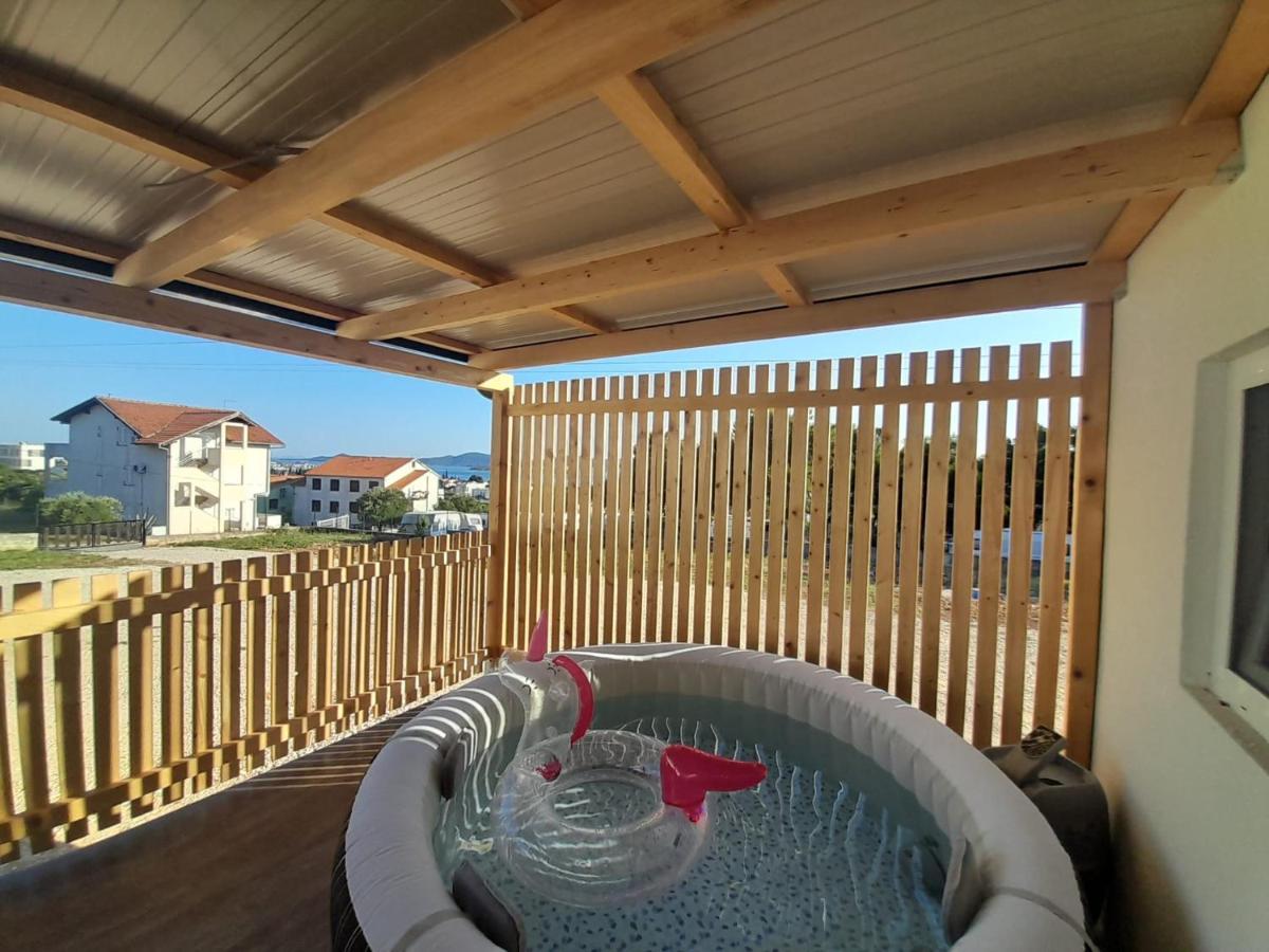 Ferienwohnung Tiny House Lily With Jacuzzi Sveti Filip i Jakov Exterior foto
