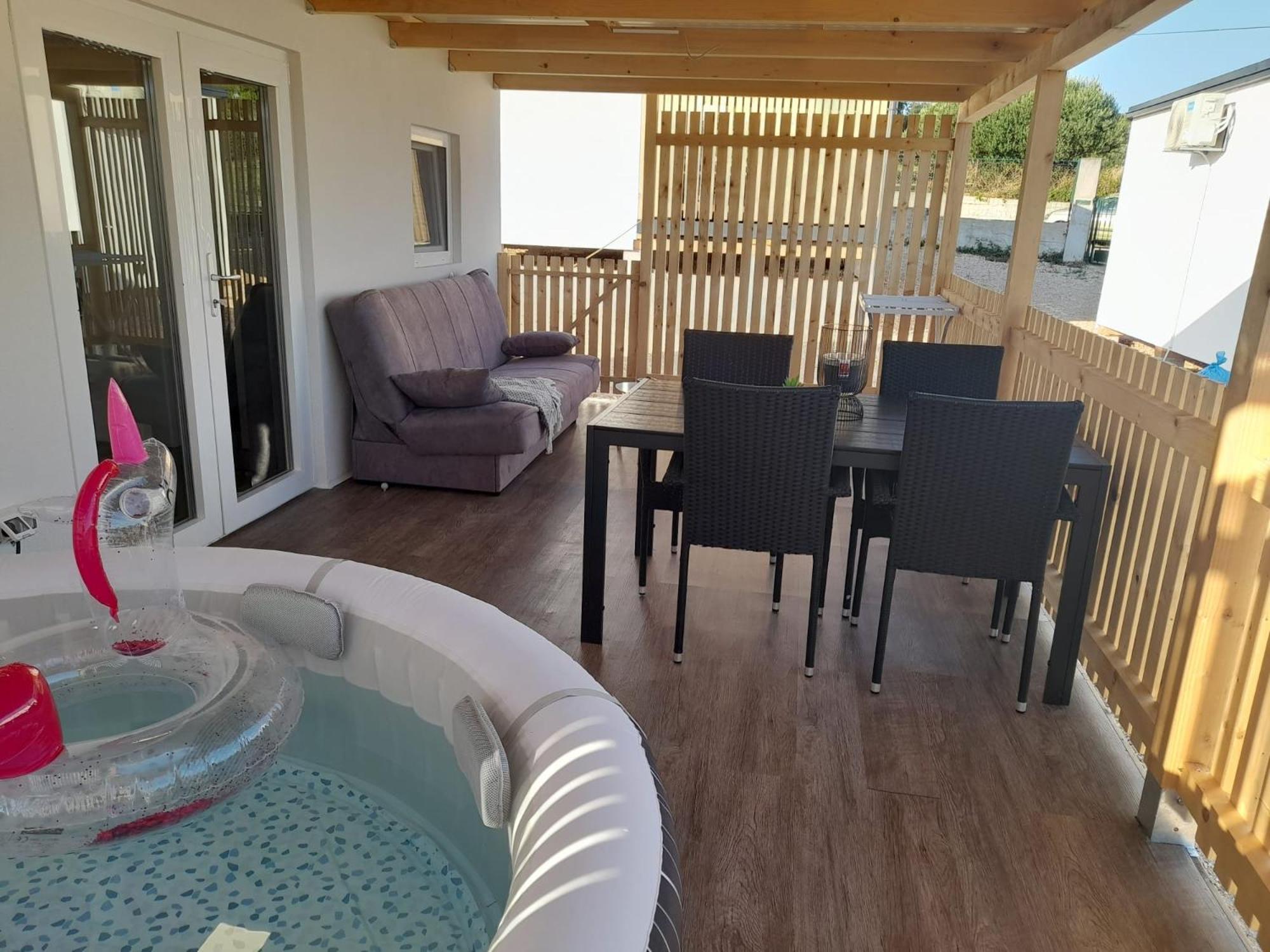 Ferienwohnung Tiny House Lily With Jacuzzi Sveti Filip i Jakov Exterior foto