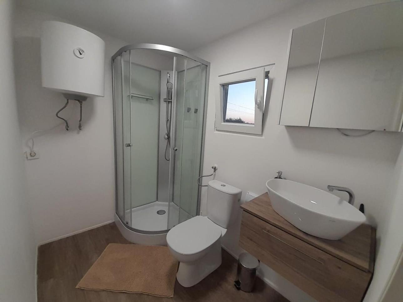 Ferienwohnung Tiny House Lily With Jacuzzi Sveti Filip i Jakov Exterior foto