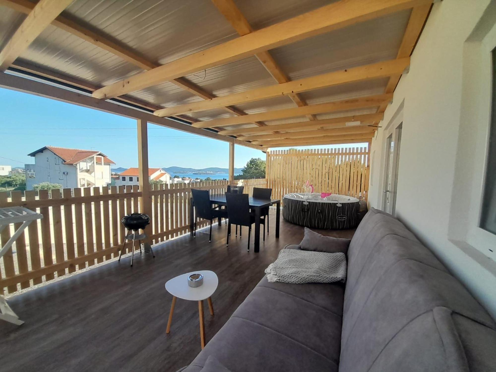 Ferienwohnung Tiny House Lily With Jacuzzi Sveti Filip i Jakov Exterior foto