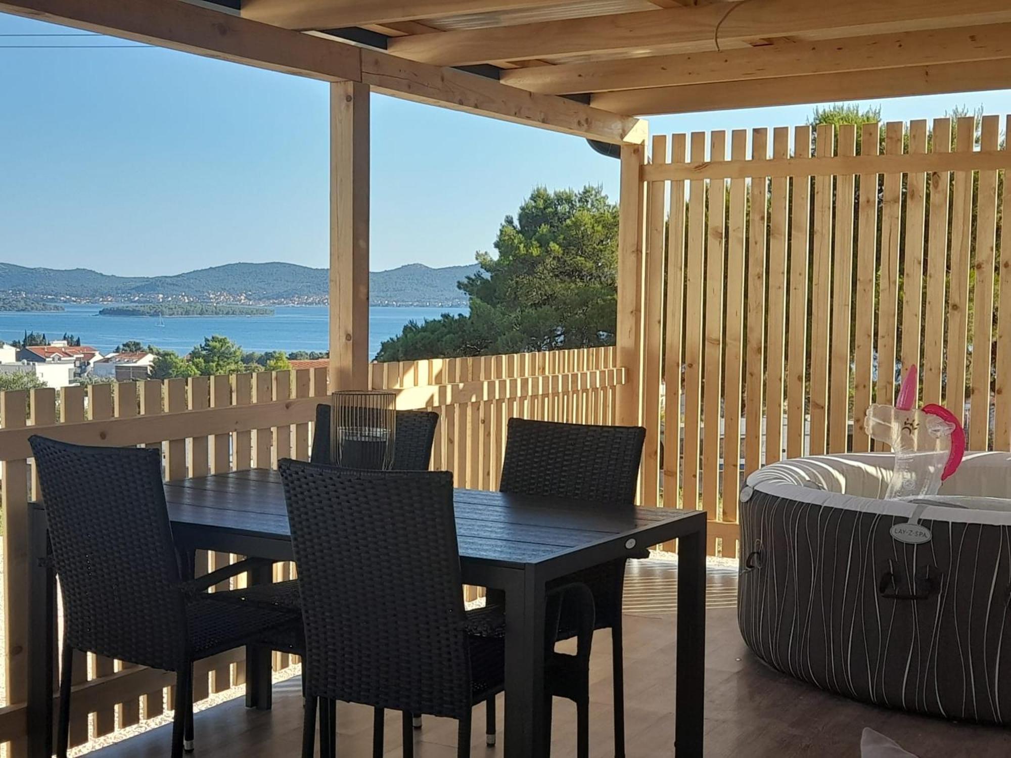 Ferienwohnung Tiny House Lily With Jacuzzi Sveti Filip i Jakov Exterior foto
