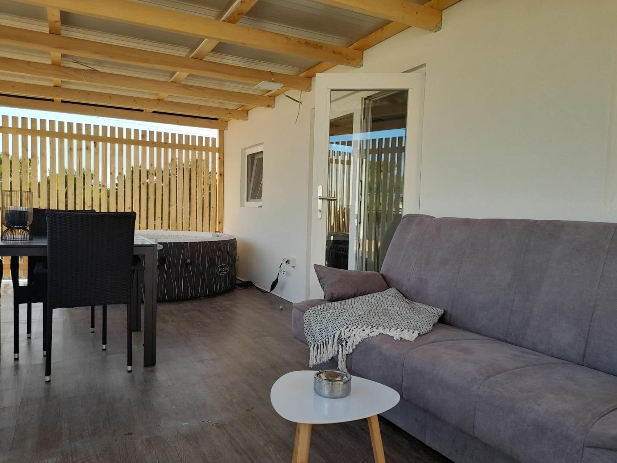 Ferienwohnung Tiny House Lily With Jacuzzi Sveti Filip i Jakov Exterior foto